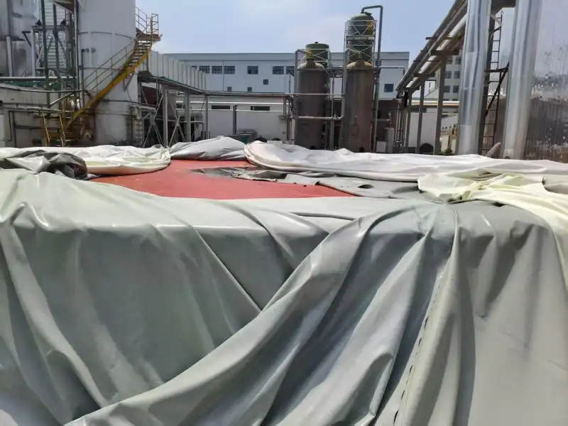 Left: 800m³ double membrane gas holder burst site photo