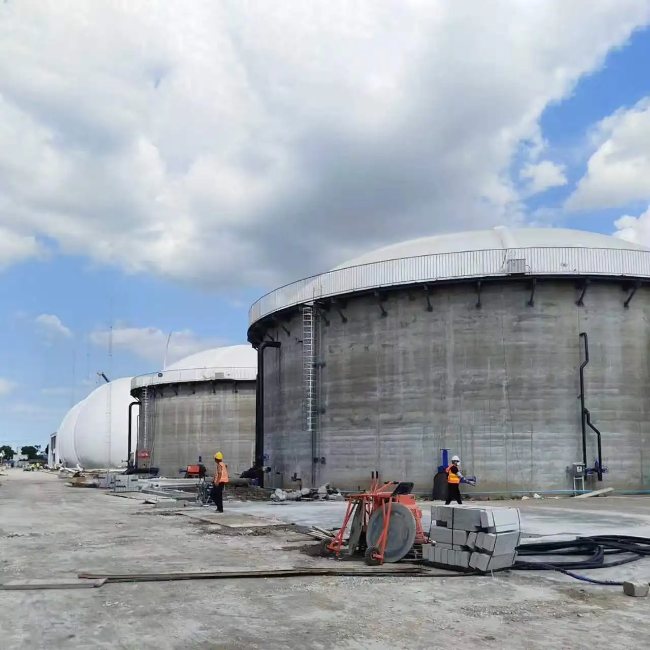 Integrated gas holder