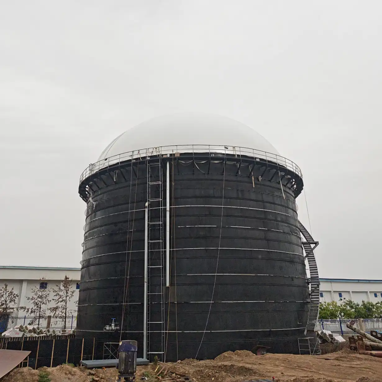 Integrated gas holder